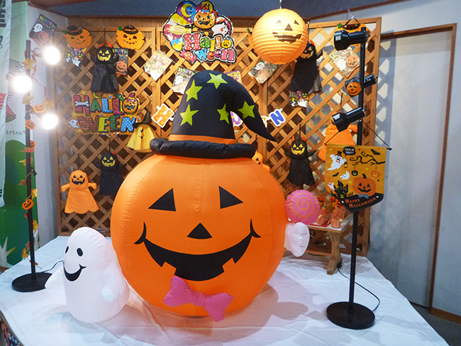 1階特設ステージでは、イベントやスポット販売などの催しが行われる事もあります。 特設ステージ