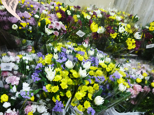 クルミファームさん・三木市別所町の農家さん等のお花を販売しています