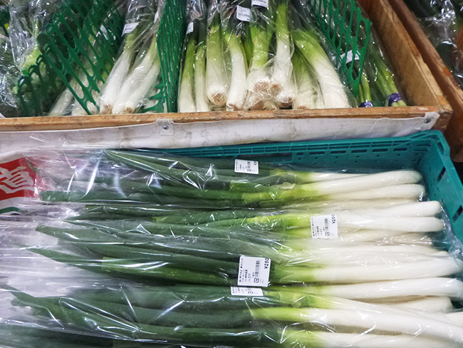兵庫県三木市、神戸市西区など近隣産のお野菜を販売しています。